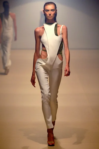 Look 18